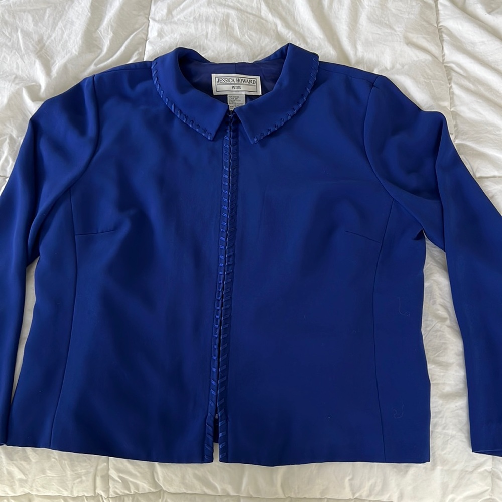 Designer Jesica Howard blue blazer. Looks new in size petite 14.